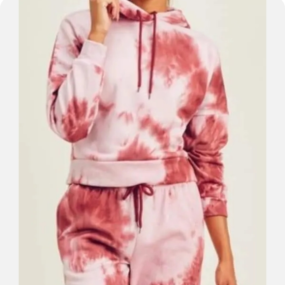 2 piece tie-dye jogger set. Nwt.